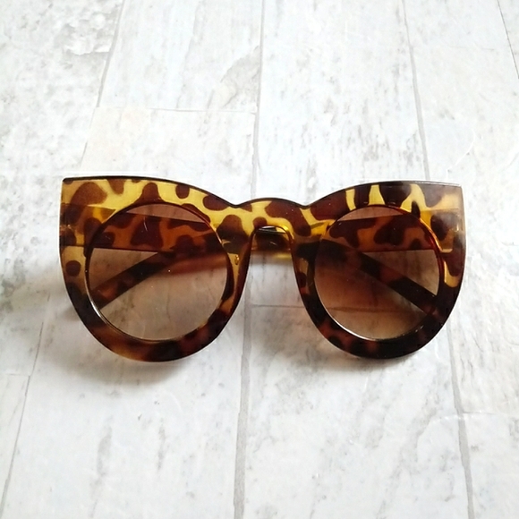 New Women's Oversized Animal Print Cat Eye Sunglasses - Picture 2 of 7
